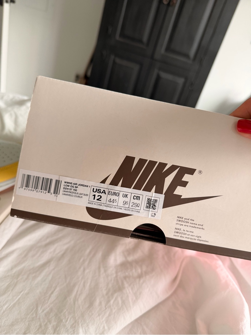 Travis Scott x Wmns Jordan 1 Retro Low OG SP ‘Canary’ - Picture 9 of 16